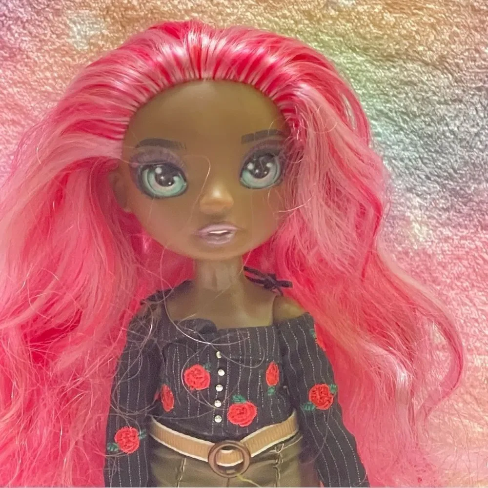 Rainbow  🌈🩷🩷High Dari Roselyn doll